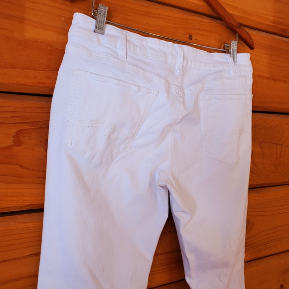 Silver Jeans - Picture 3 of 6